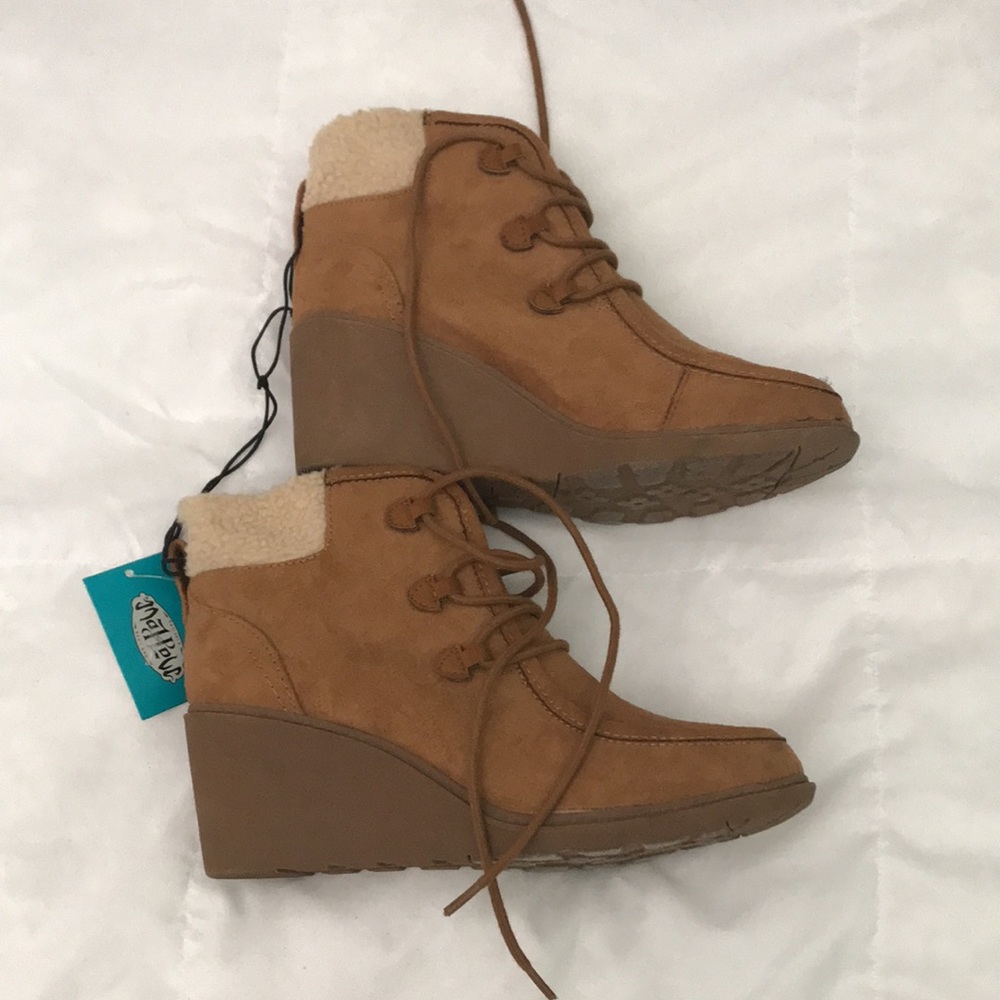 New brown/tan booties